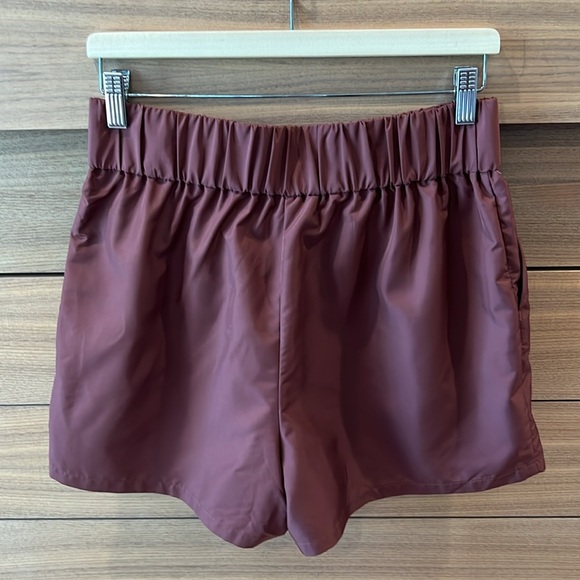 Express Stylist Super High Waisted Pleated Pull On Shorts in Size Medium - Picture 11 of 11